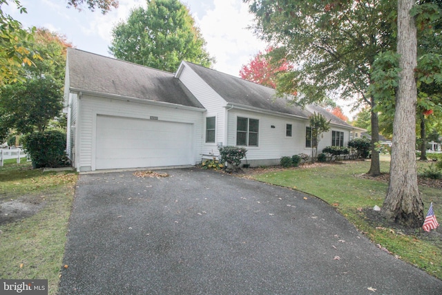 view of front facade featuring a front yard and a garage