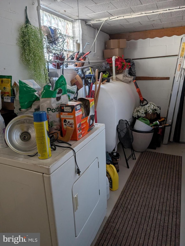 laundry room with washing machine and dryer