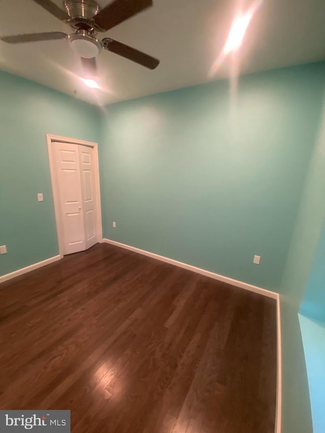 empty room featuring dark hardwood / wood-style floors and ceiling fan