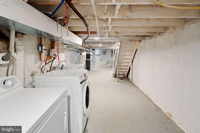 laundry room with gas water heater, sink, and washing machine and clothes dryer