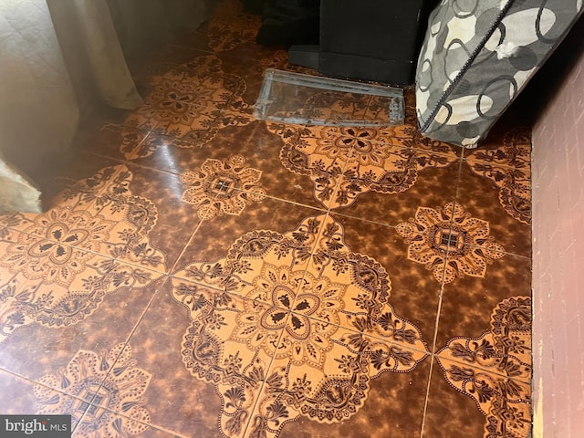 room details featuring tile patterned floors