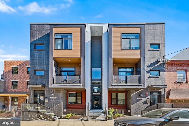 view of front of home featuring a balcony