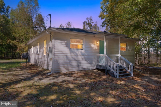 view of front of property featuring covered porch