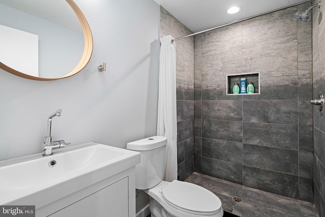 bathroom with toilet, curtained shower, and vanity