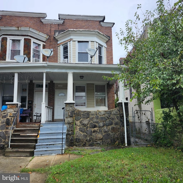 view of front of home featuring a front lawn and a porch