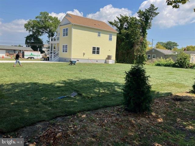 rear view of house featuring a yard