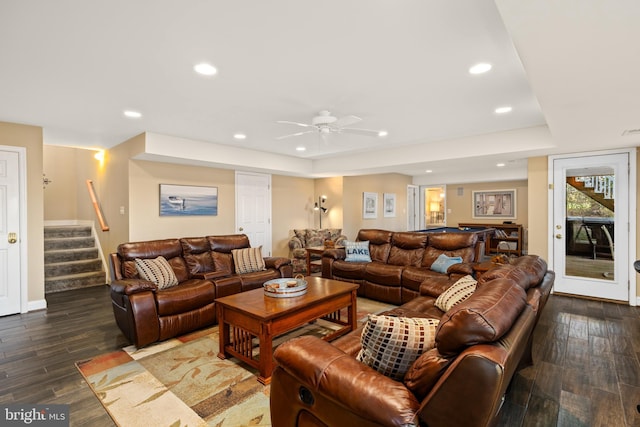 living room with dark wood-type flooring and ceiling fan