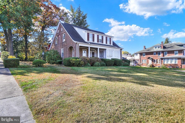 view of front of property with a front yard