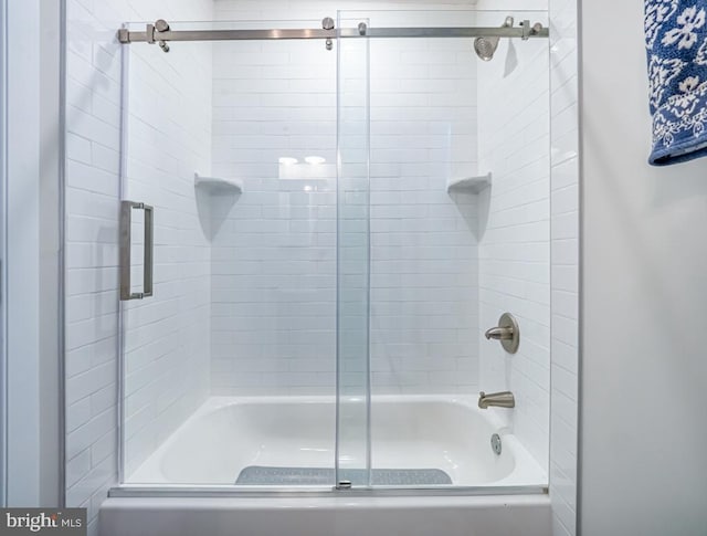 bathroom with enclosed tub / shower combo