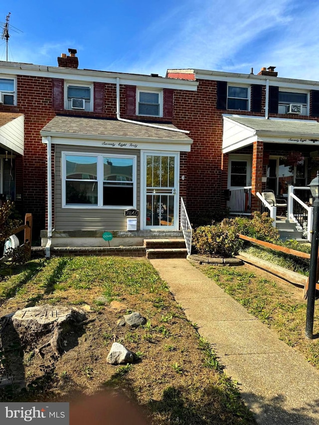 townhome / multi-family property featuring covered porch