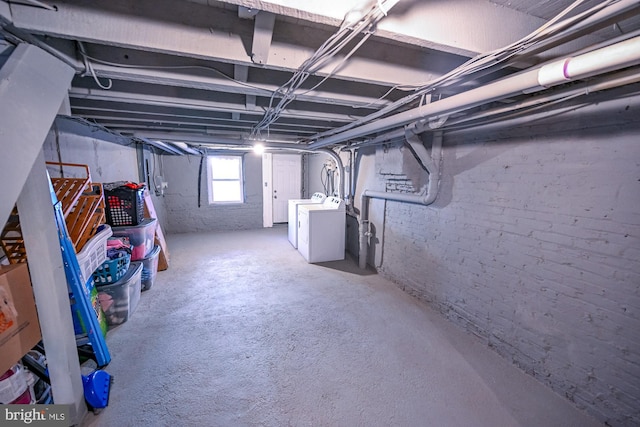 basement featuring independent washer and dryer