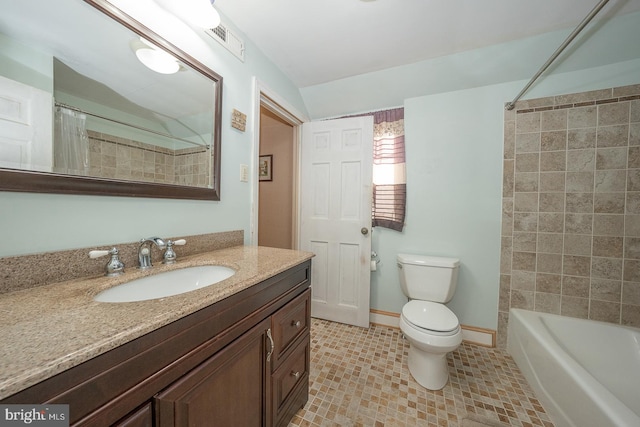 full bathroom featuring toilet, shower / bath combo with shower curtain, and vanity