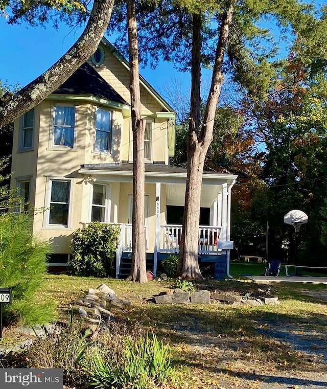 view of front of home featuring covered porch