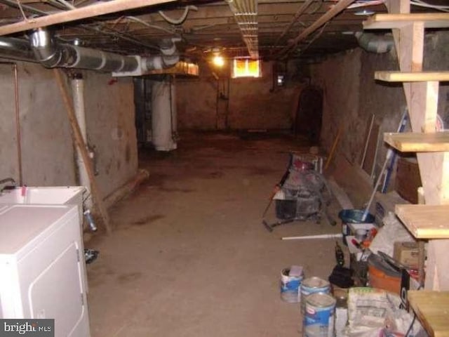 basement featuring washer and clothes dryer