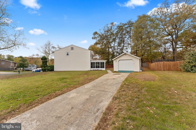 view of front facade featuring a garage and a front yard