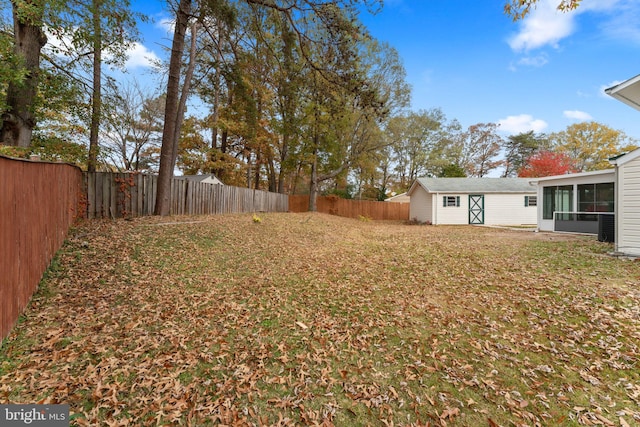 view of yard featuring a storage unit