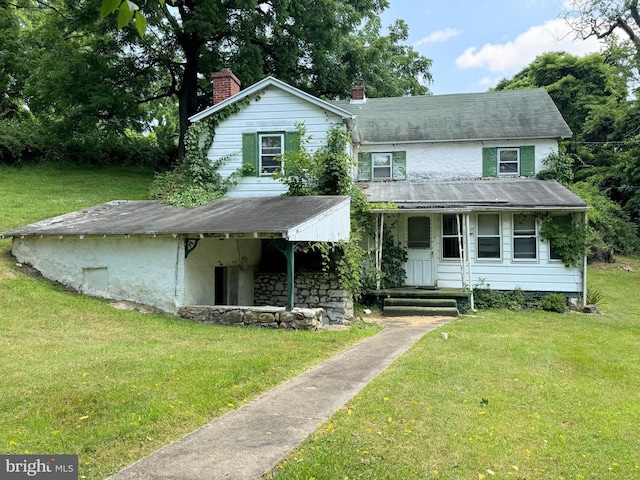 view of front of house with a front lawn