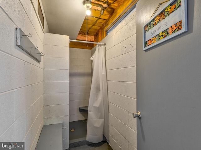 bathroom with curtained shower