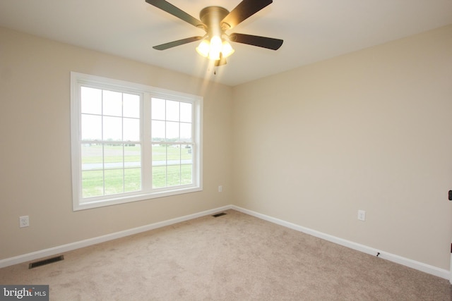 unfurnished room with light carpet and ceiling fan