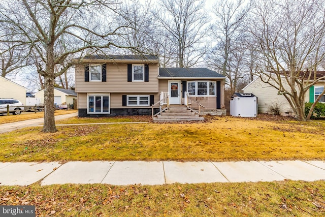 split level home featuring a front yard