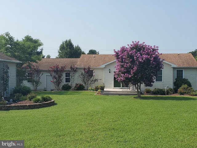 view of front facade with a front lawn