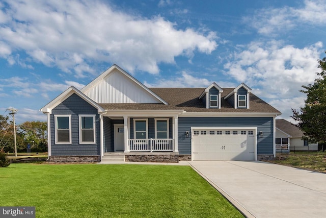 craftsman house featuring a garage, a front lawn, and covered porch