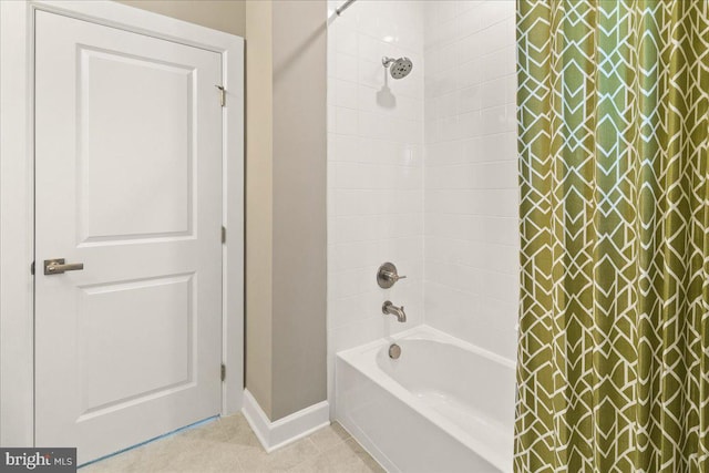 bathroom featuring shower / tub combo with curtain