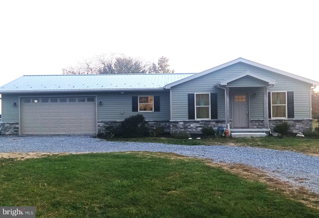 view of front of property featuring a garage and a front lawn