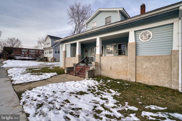 view of front of property featuring covered porch