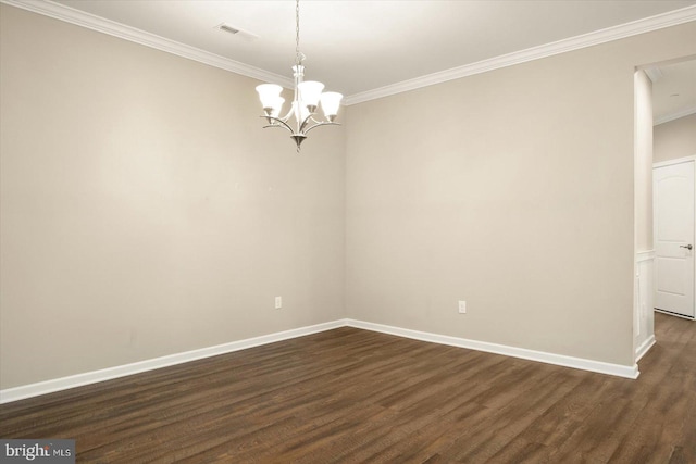 spare room featuring crown molding, dark hardwood / wood-style flooring, and an inviting chandelier