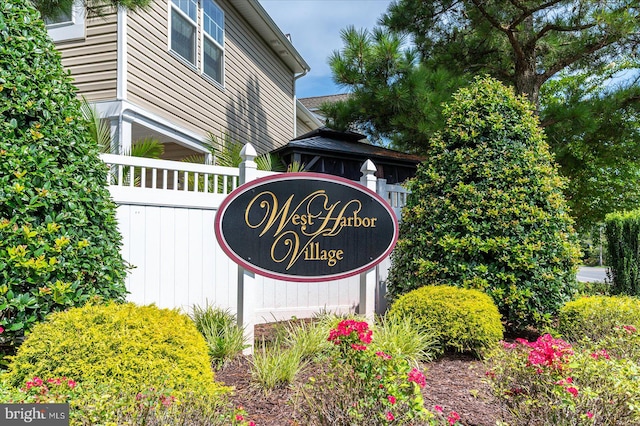 view of community / neighborhood sign