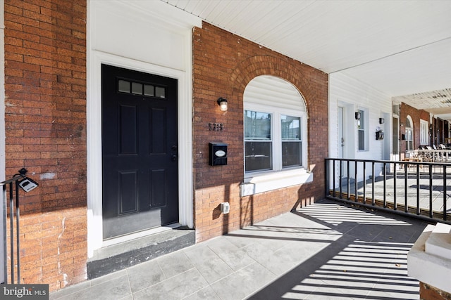 property entrance featuring a porch