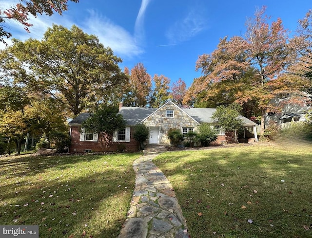 view of front facade with a front lawn