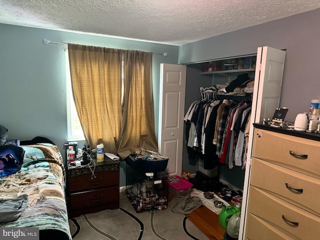 bedroom featuring a textured ceiling and a closet