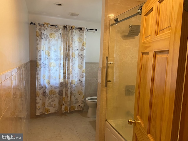 bathroom featuring tile walls, a shower with curtain, and toilet