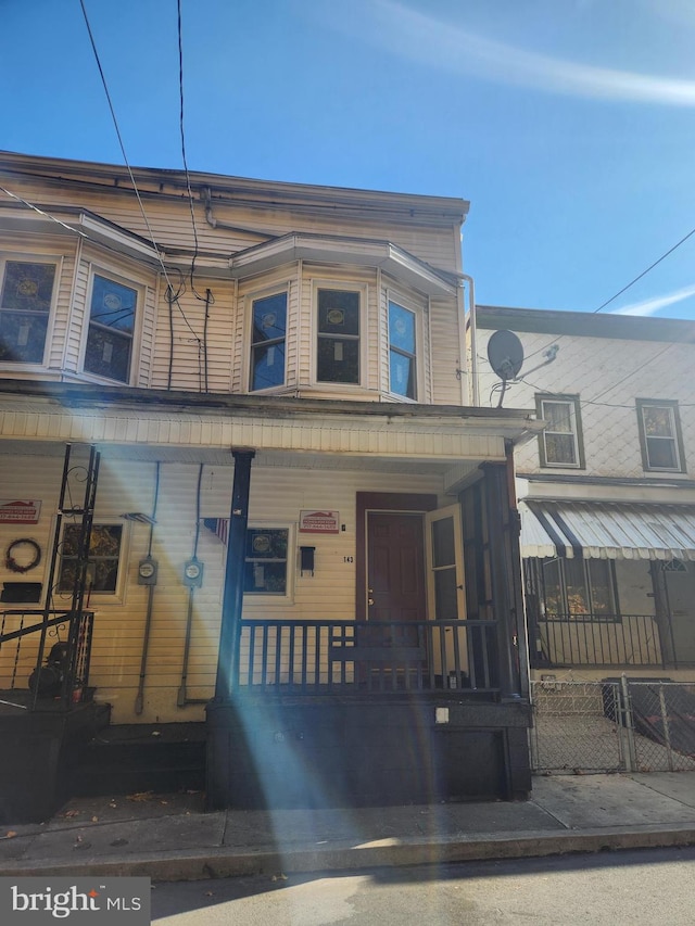 view of front of property featuring a porch