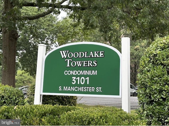 view of community / neighborhood sign