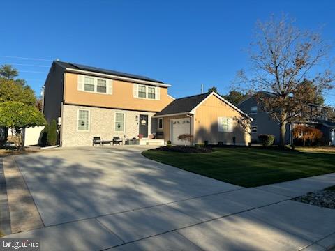 front facade featuring a front yard and a garage