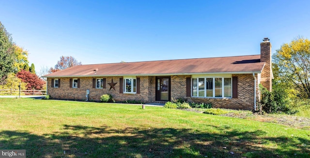 single story home with a front lawn