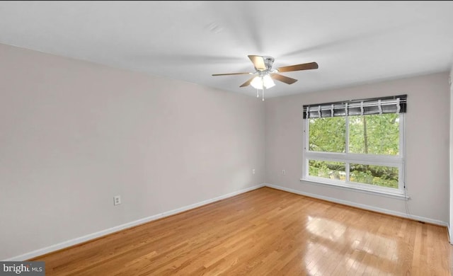 empty room featuring light hardwood / wood-style flooring and ceiling fan