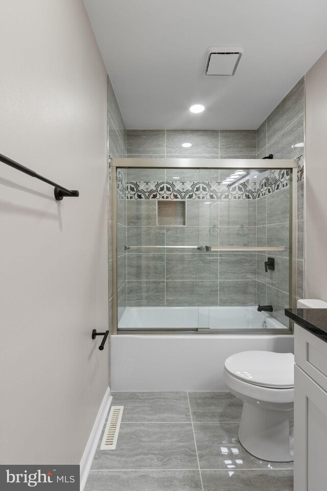 full bathroom with toilet, vanity, and enclosed tub / shower combo