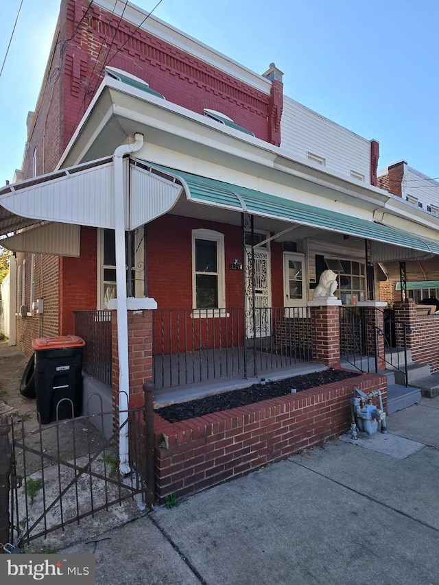 view of front of house featuring covered porch