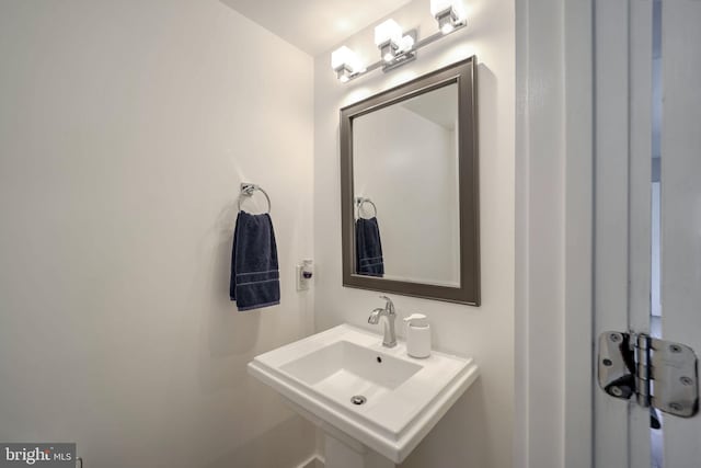 bathroom featuring sink