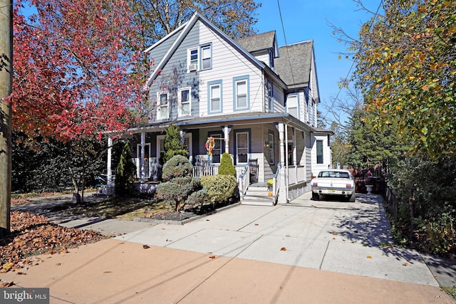 view of front of house featuring a porch