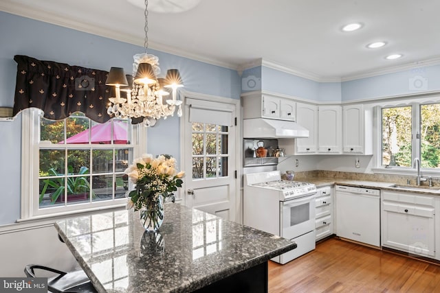 1175 Daleview Dr, Mclean, VA 22102 - kitchen featuring a sink, under cabinet range hood, ornamental molding, white appliances, and a notable chandelier