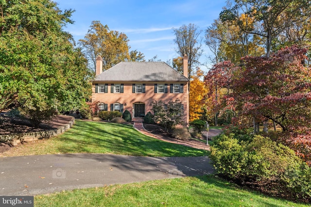 colonial home with a front yard