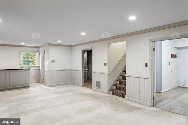 unfurnished room featuring ornamental molding and carpet floors