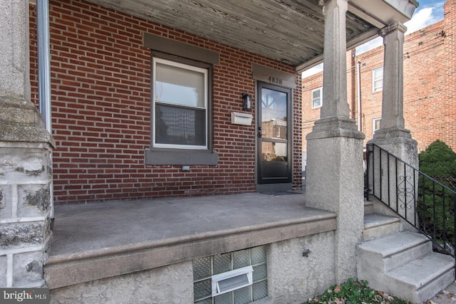 property entrance with covered porch