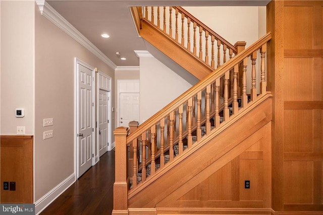 stairway featuring crown molding and hardwood / wood-style flooring