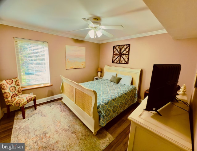 bedroom with ceiling fan, crown molding, and hardwood / wood-style flooring